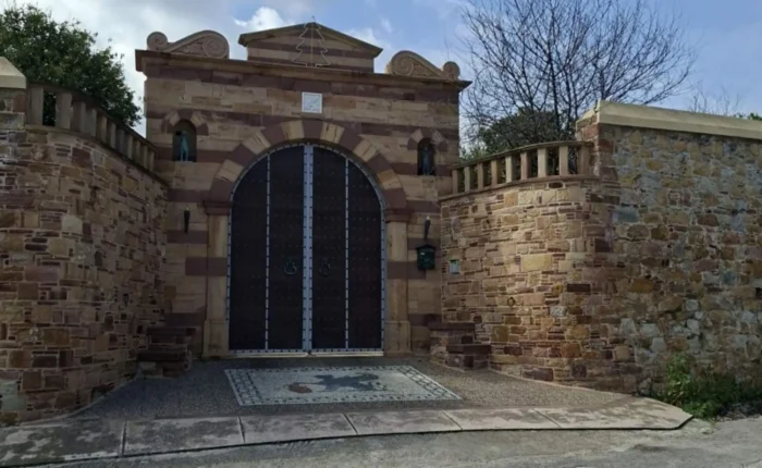 Kampos of Chios Private Walking Tour : Discover Aristocratic Mansions and Citrus Gardens