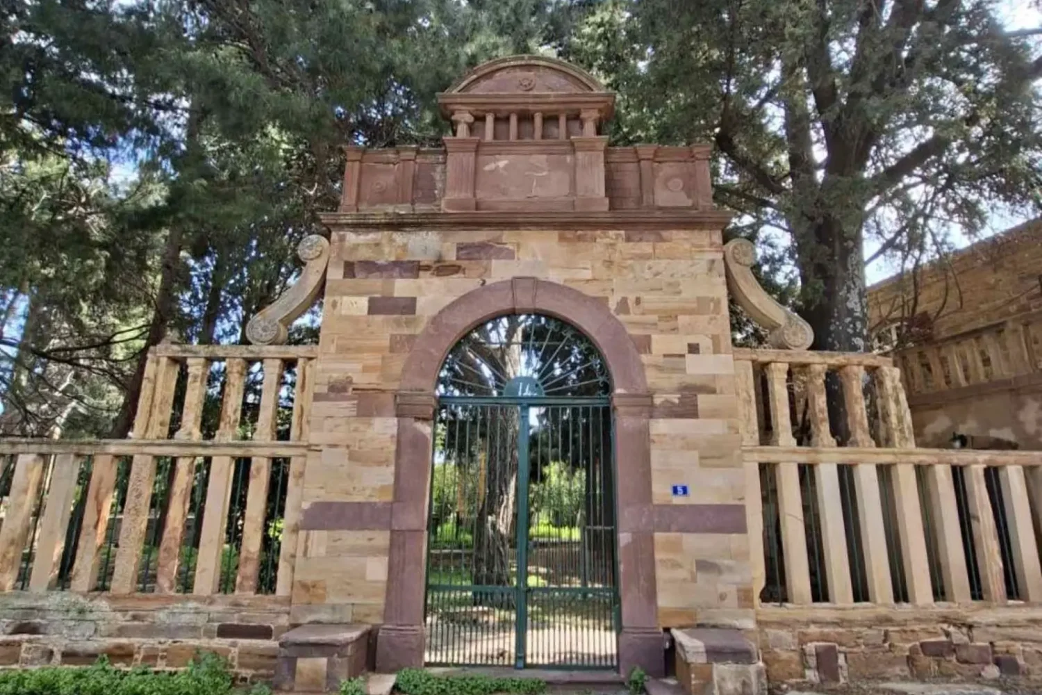 Kampos Chios Private Walking Tour (3)