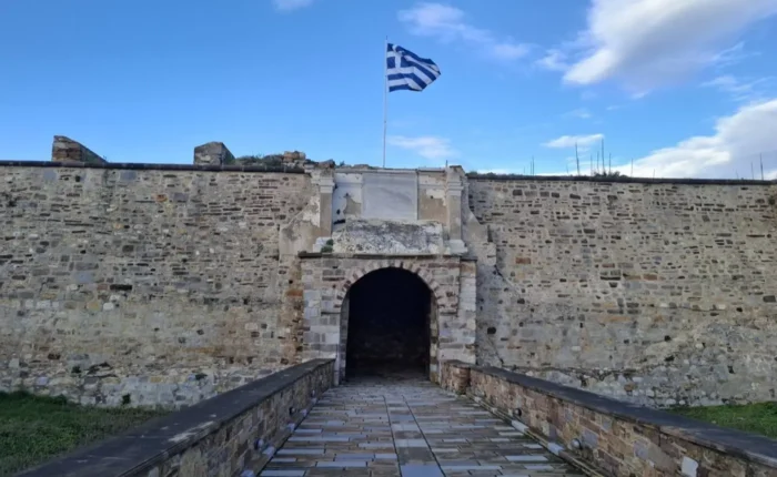 Περιπατητική ξενάγηση στο Κάστρο της Χίου: Ιστορία, Θρύλοι και Κρυμμένες Γωνιές