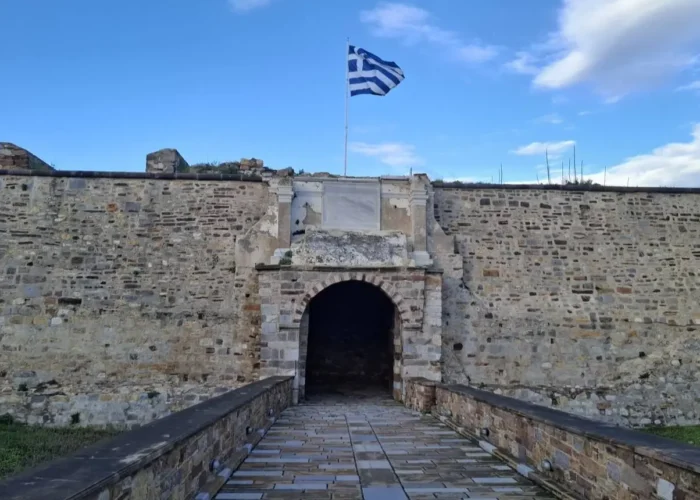 Περιπατητική ξενάγηση στο Κάστρο της Χίου: Ιστορία, Θρύλοι και Κρυμμένες Γωνιές