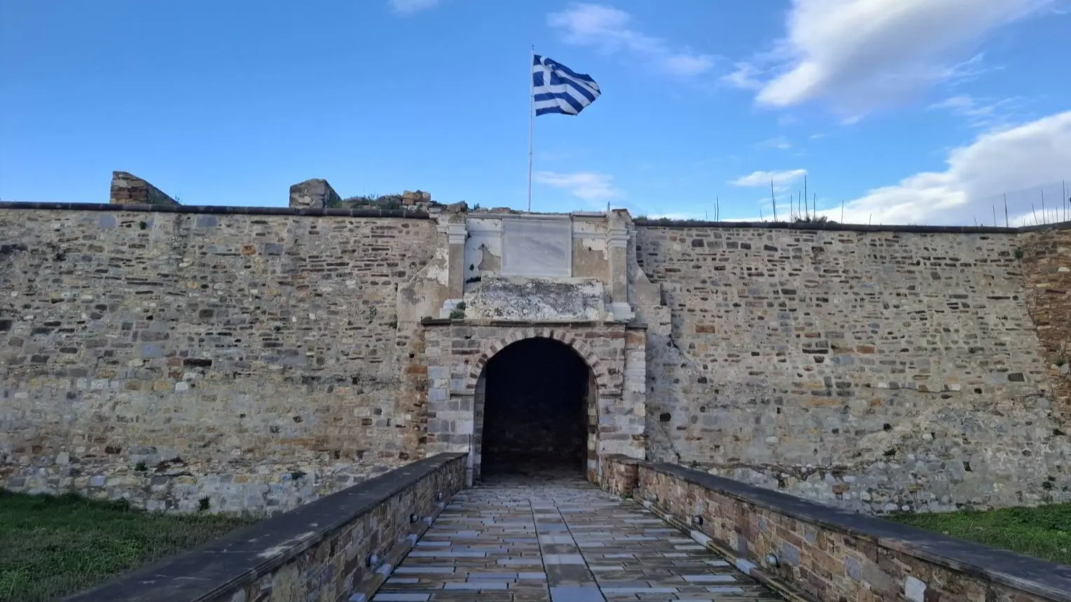 Περιπατητική ξενάγηση στο Κάστρο της Χίου: Ιστορία, Θρύλοι και Κρυμμένες Γωνιές